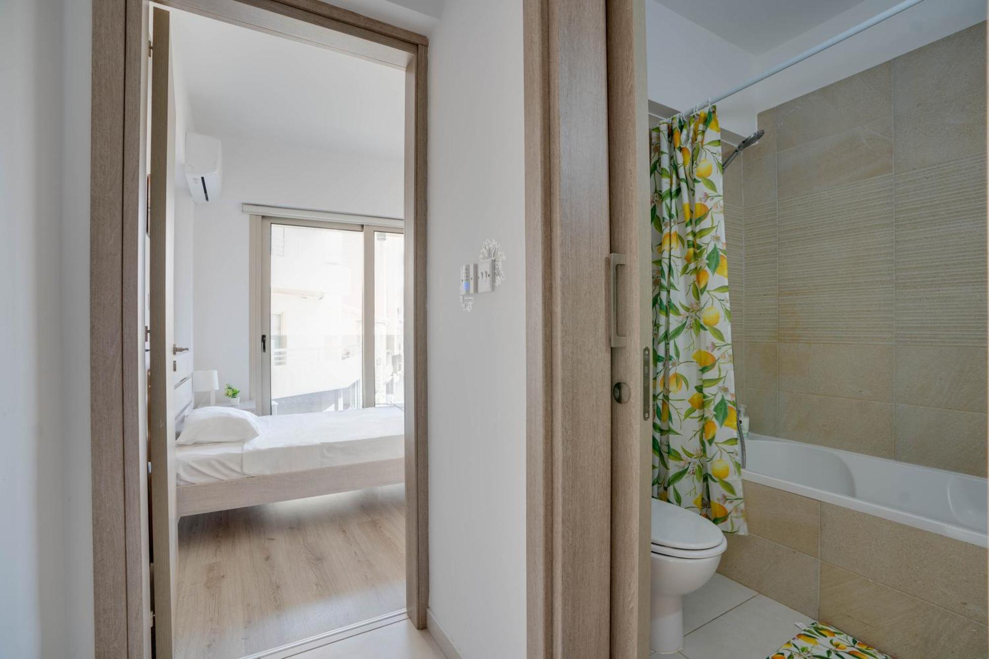 Lemon Paradise City Centre 200M From Beach Larnaca Ngoại thất bức ảnh